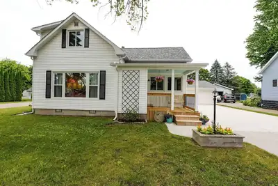 Image de Colorful & Fun 3br/2ba Gem in East Tawas - Close to Sand, Shops, and Sunrises!