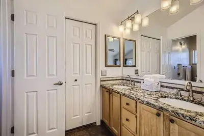 Image de Spacious 4 Bdr Longmont Home