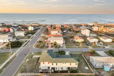 Image de Counting Pelicans + Ocean View + Pelican Hunt in Kill Devil Hills, Nc