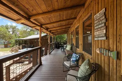 Image de *New Sunrise Lodge - Main Cabin | Lakefront