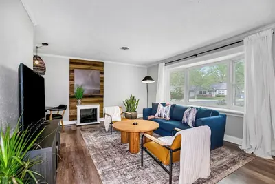 Image de Feel at home in this charming house on a quiet street