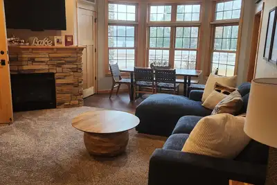 Image de 2-bedroom condo in charming Three Lakes with Ac, fitness room