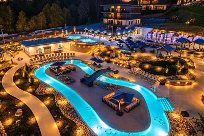 Image de Indoor Pool | Rooftop Lounge | Theater | Sleeps 22 | Free Waterpark