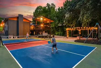 Image de Spacious Cabin | Pickleball Court | Family Fun!