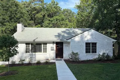 Image de Spacious 4-bedroom House Steps from Downtown Durham with Ac, WiFi