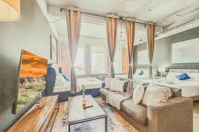 Image de Elegant 2bd | Dt Dallas | Sleeps 16 | Free Parking