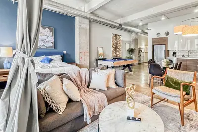 Image de Elegant 2bd | Dt Dallas | Sleeps 10 | Free Parking