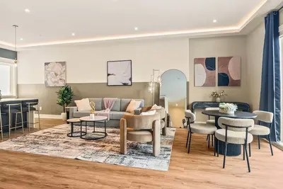 Image de Luxury 3bd | Rooftop Deck | Sleeps 11 | Parking