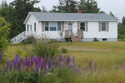 Image de Treat yourself to Oceanside Bay views and stunning Downeast Maine!