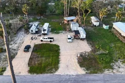 Image de Cozy 2-bedroom Rv with Ac, WiFi in delightful Steinhatchee