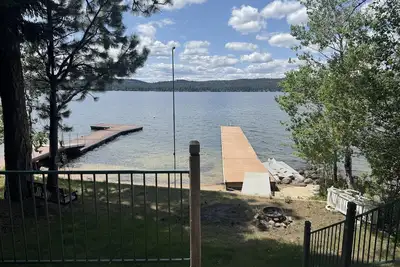Image de Lakefront home with private beach and dock