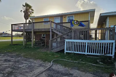 Image de Thirsty Prairie Bungalow\n2269 Hwy 1\nGrand Isle, La. 70358