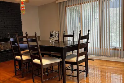 Image de A min walk to the zoo and University! 2 bed apartment