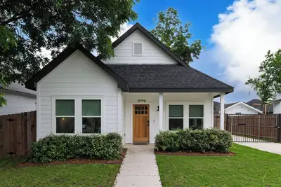 Image de Bright & Accessible Fort Worth Stay – Fenced Yard