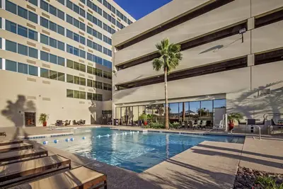 Image de Convenient Phoenix Getaway with Outdoor Pool & Free Airport Shuttle