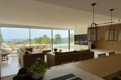 Image de Superbe villa - piscine - Hauts de Vaugrenier
