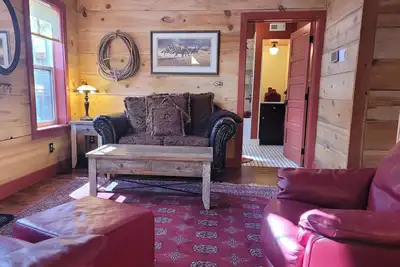 Image de Charming Rendezvous Suite in the Historic Guy Waring House-Downtown Winthrop!