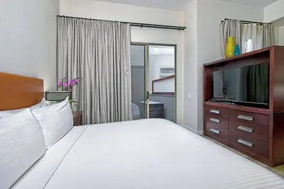 Image de European-Style Comfort Near Fisherman's Wharf – Elegant Room