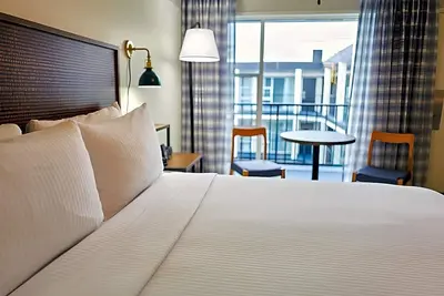 Image de Stylish Retreat with Heated Rooftop Pool in Downtown San Francisco