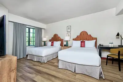 Image de Peaceful Unit with Outdoor Pool, Balcony Free Parking in California