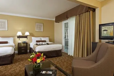Image de Eco-Friendly Unit with Outdoor Heated Pool, Free Breakfast & Parking