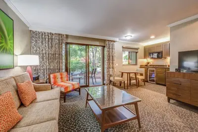 Image de 2 Serene Unit with Outdoor Pool, Balcony Free Breakfast & Parking
