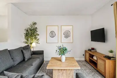 Image de The Alcove - Spacious & Clean - Near Dt & Lrt Stn!