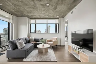 Image de The Poolside Loft - Dt Views!