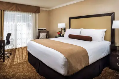 Image de 2 Quiet Room with Free Breakfast, Heated Pool & Parking Near Stanford