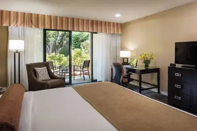 Image de 2 Comfortable Room with Heated Pool, Free Breakfast & Parking in Palo Alto