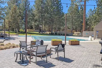 Ground Floor Condo in Bend, Or 2 Bd, 2 Ba