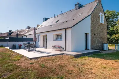 Image de Petite maison 'Au Pied Des Chênes' avec terrasse privée, jardin partagé et Wi-Fi