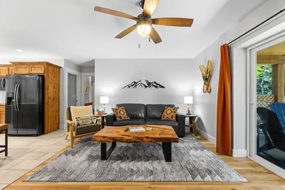 Image de Pineview on Baycolt- remodeled w/great parking, near downtown and golf course