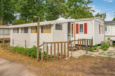 Image de Mobile Home 'Mh 61 La Tremblade' avec piscine partagée, terrasse privée et climatisation