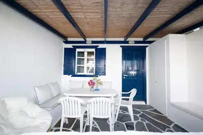 Image de Bungalow \"Estia House\" avec piscine partagée, Wi-Fi et climatisation