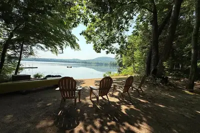 Image de Charming 3-bedroom cabin in Madison, Nh with private access to lake.