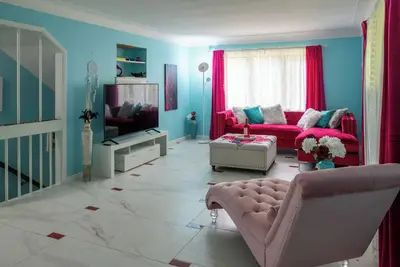 Image de Little Paris -5 star retreat