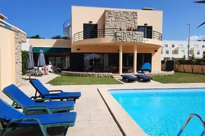 Image de House Esposende -12 pax, swimming pool, beach 100m away