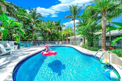 Image de Tropical Paradise + Pool & Patio