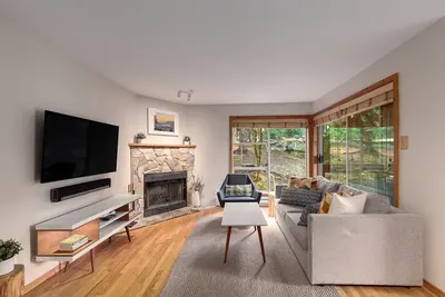 Image de 1br | Powderview - Creekside | Bright & Cozy | Private Ski Storage | Fireplace | Free Parking