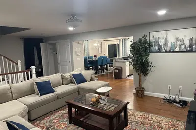 Image de Your comfort vacation stays in Worcester, Ma I Whole house l 3beds 2. 5baths I