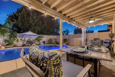Sunny Free Heated Pool & Lush backyard home