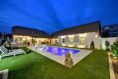 The Tudor Revival Museum experience & Heated Pool