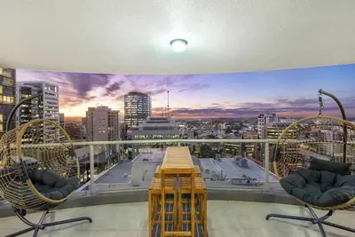 Image de Arcade In The Sky- Views, Games & Vibes