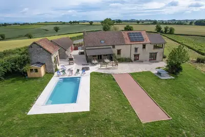 Image de So Villa Molise au Blanc (71) – Piscine chauffée – Sauna – 2h de Lyon – 30p.
