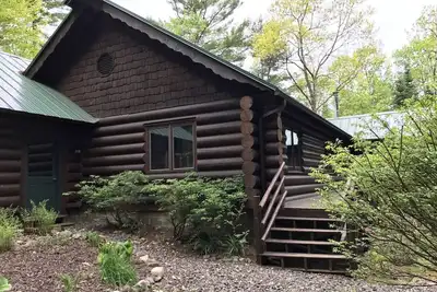Image de 3 bedroom cabin on private 3 acre lot! ! !