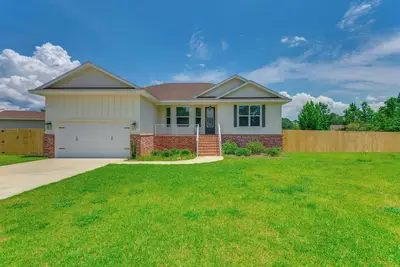 Image de Modern Family Home w/ Spacious Yard in Milton