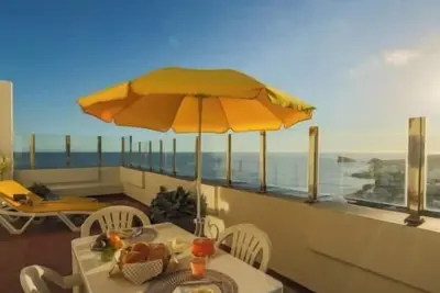 Image de GuestReady - OceanView TopFloor w Terrace