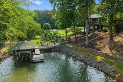 Image de Cove's End by AvantStay | Dock, Game Room, Fire Pit & Forest Views