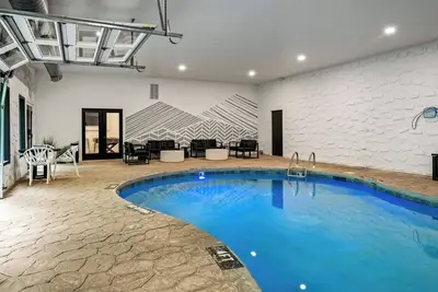 Image de Indoor Pool, Hot Tub, Game Room, Firepits | 3 Suites at Firefly Mountain Lodge